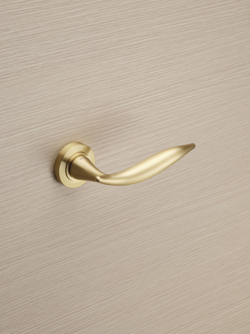 Vela - Элегантность, переходящая из руки в руку - Linea Calì